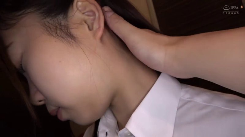 制服姿のHカップ巨乳JK「いおちゃん」が魅せる、乳揺れ援交グラインド騎乗位！