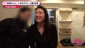 寝取られ願望夫婦の面接登場！人妻の敏感ボディをハードピストンで責める