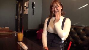 スケベ娘の生ハメ趣味が露わに！爆乳を揺らしながら卑猥な声でアヘアヘ喘ぐ