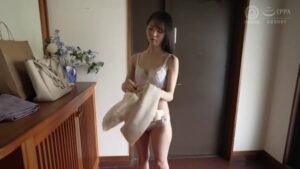 全裸家政婦の痴女りフェラ！ぐぽジュプ音が響く官能的な空間